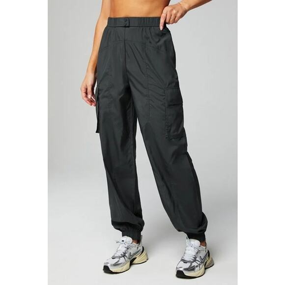 Fabletics Lightweight Cargo Jogger Pants Women's Medium Black Pull On Baggy NWT - Picture 1 of 10